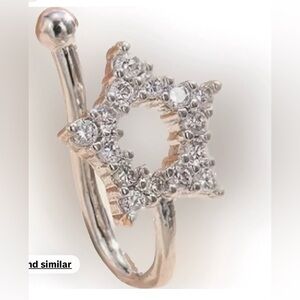 This item is a zircon-embellished star-shaped nose ring,